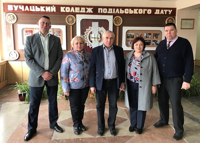 Бучацький коледж Подільського державного аграрно-технічного університету (разом із заступником директора з навчально-виховної роботи Семенківим Миколою Юліановичем)